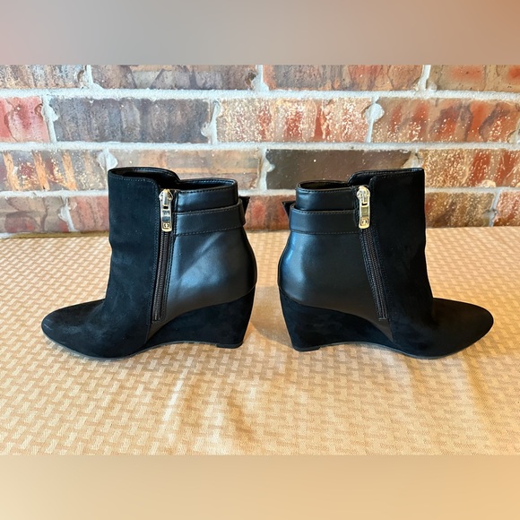 Liz Claiborne Black Wedge heels Suede Booties Women’s Size:6.5 - Picture 2 of 7